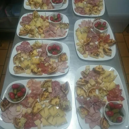 Le Grand Chatelard Bar Restaurant Penzion *